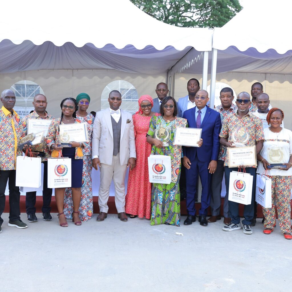 CEREMONIE DE PRÉSENTATION DE VŒUX ET DISTINCTION DES MEILLEURS AGENTS DU CENTRE NATIONAL DE TRANSFUSION SANGUINE (CNTSCI)